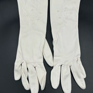 Vintage Elegant long ivory Embroidered Gloves